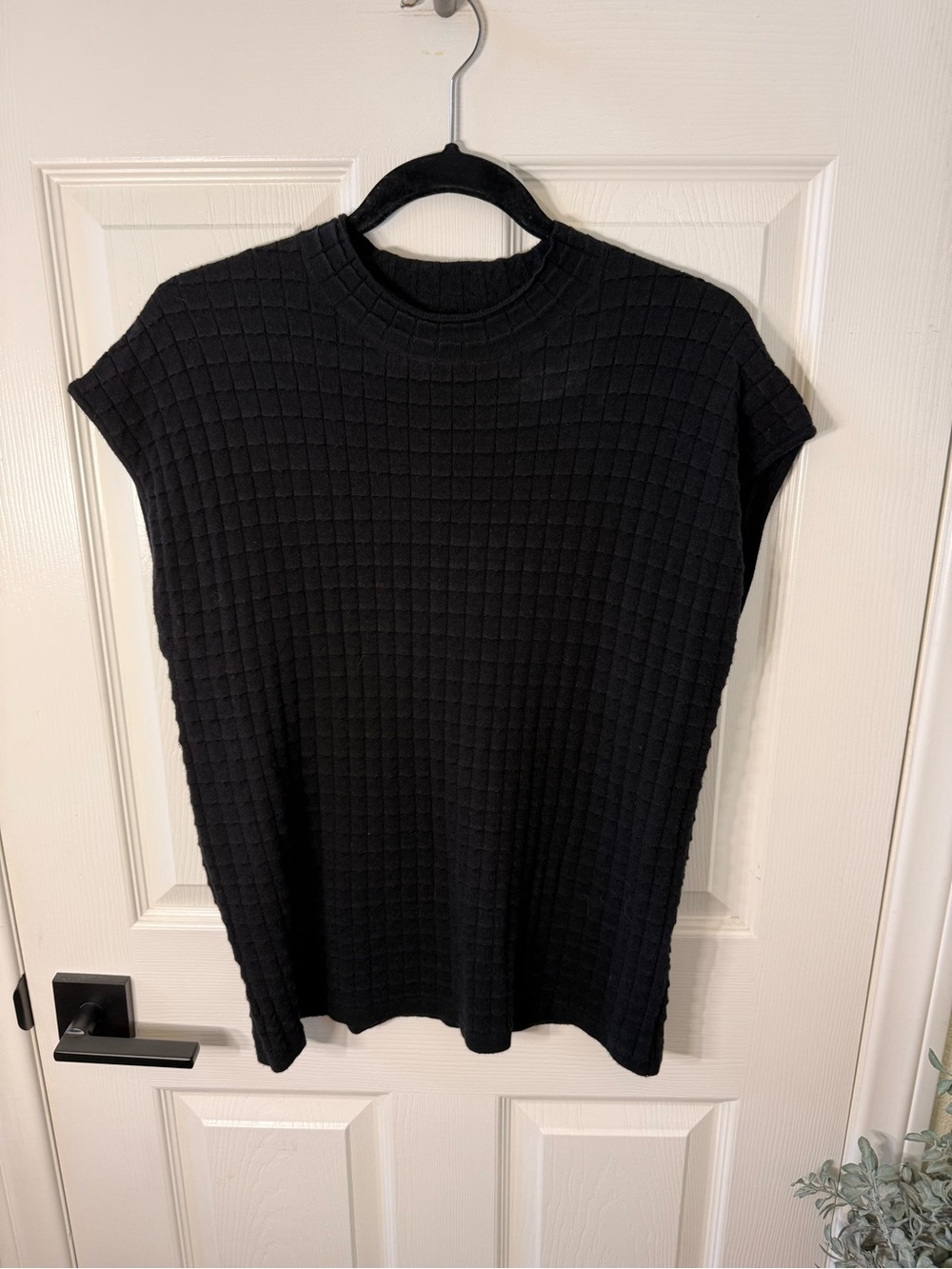 Women's Black Textured Cap-Sleeve Tunic NWT